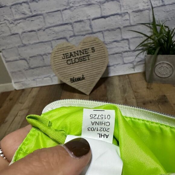 Boxlunch x lucasfilm x bio world x Star Wars x mandalorian the child pouch - Picture 8 of 13